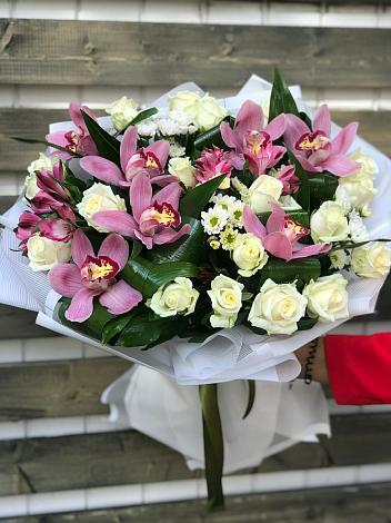 Букет цветов из: Розы и Хризантемы в Кызыле