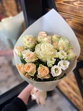Букет цветов из:  Розы и Лизиантусы в Кызыле