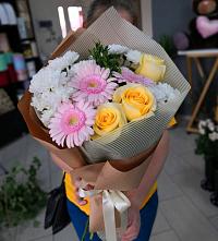 Букет цветов из:  Герберы, Розы и Хризантемы в Кызыле