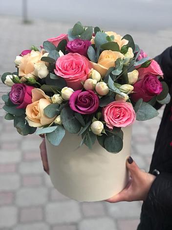 Цветочная композиция из Розы в шляпной коробке в Кызыле
