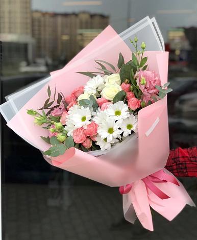 Букет цветов из: Розы, Лизиантусы и Хризантемы в Кызыле